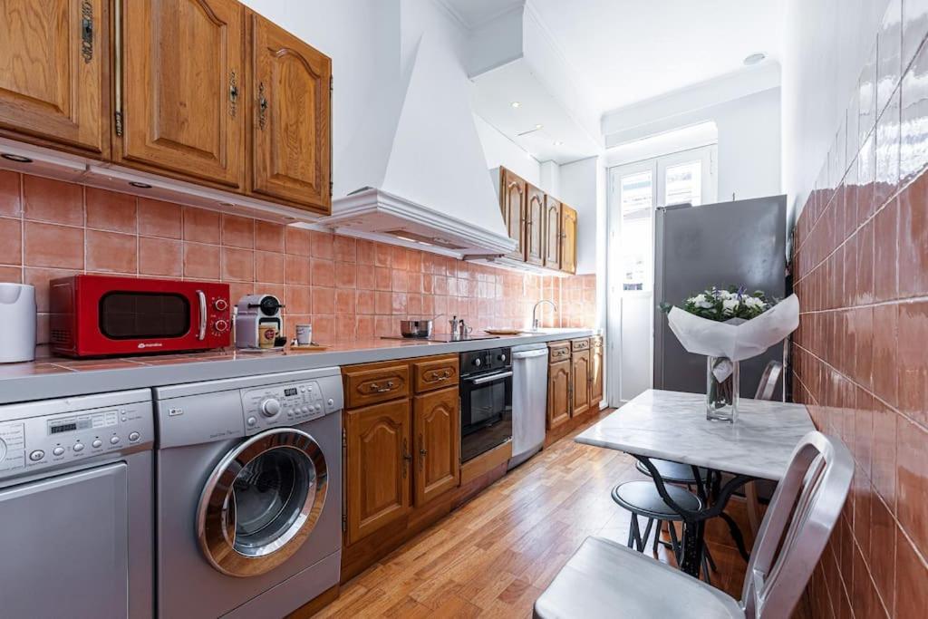 Risso - Comfortable 3 Bedrooms With Balcony นีซ ภายนอก รูปภาพ