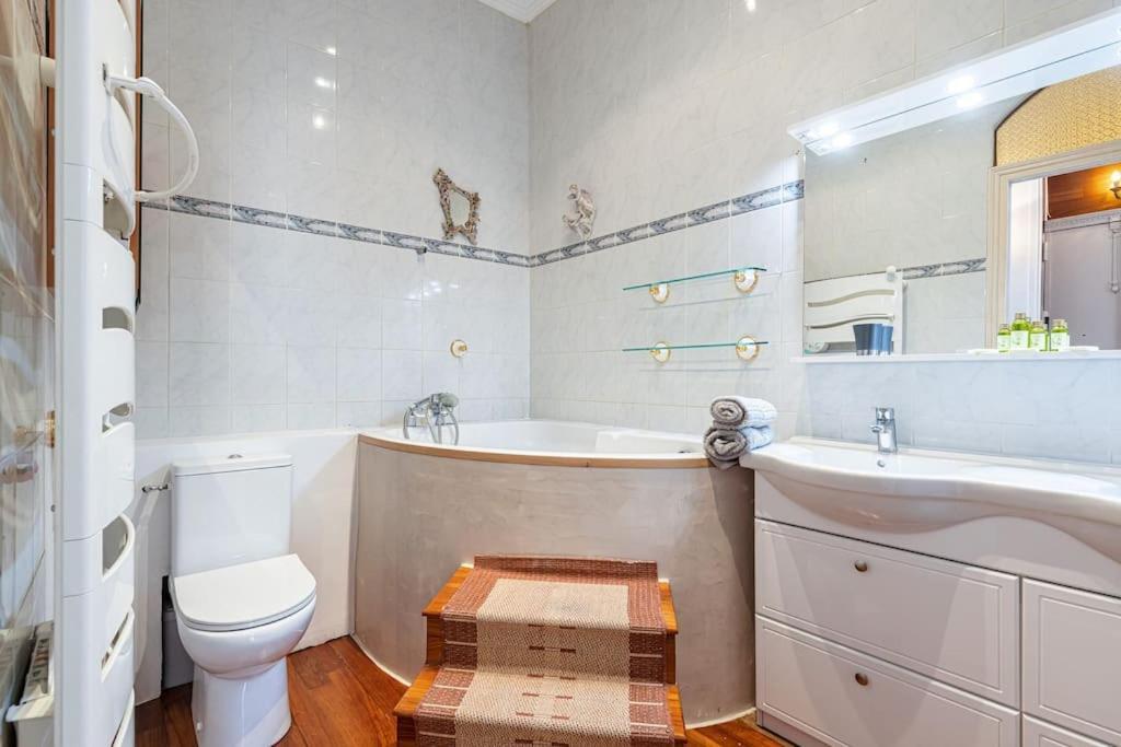 Risso - Comfortable 3 Bedrooms With Balcony นีซ ภายนอก รูปภาพ